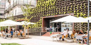 A Valenciana reabriu com uma esplanada, um jardim vertical e um bar